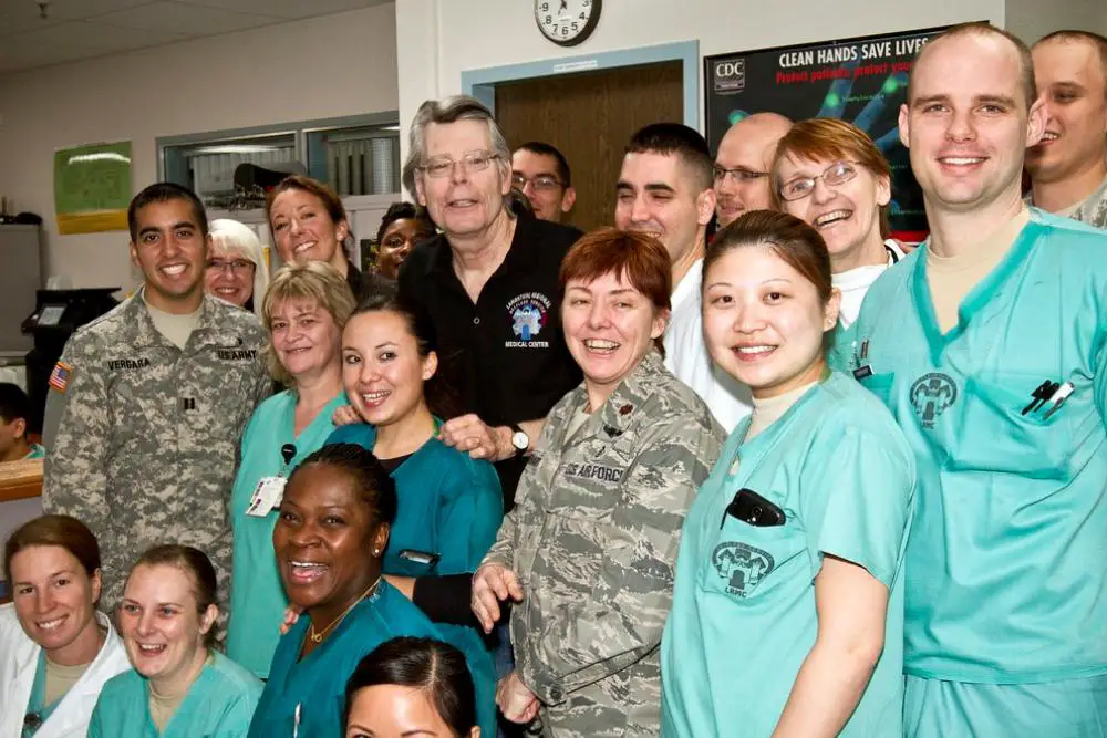 Stephen King visiting USO Warrior center